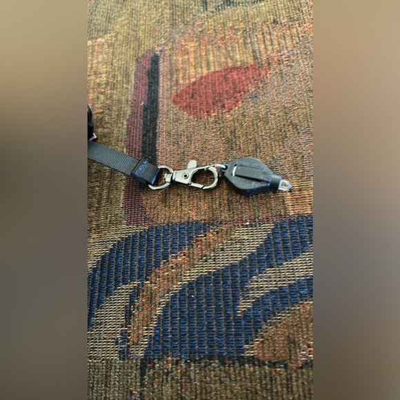 Travelon Anti-Theft Parkview Expansion Crossbody purse - Picture 4 of 8